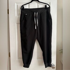 Figs Zamora jogger scrub pants size large petite, color black